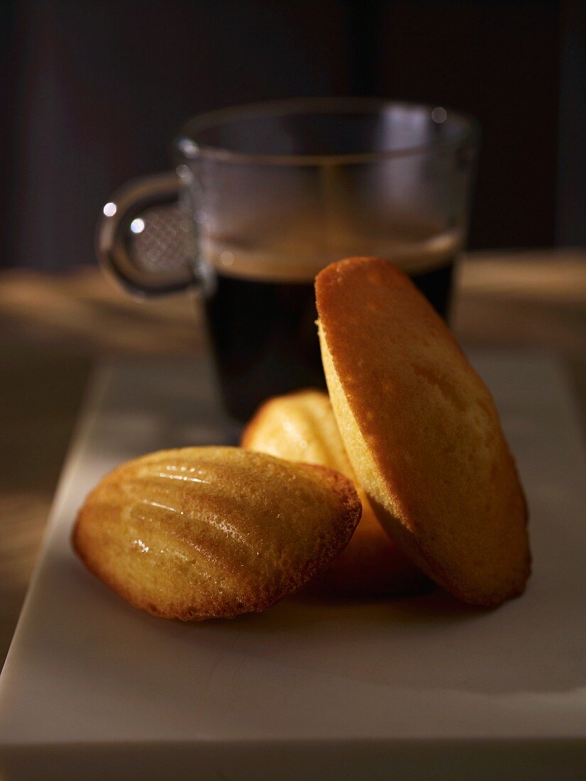 Madeleines und Kaffee