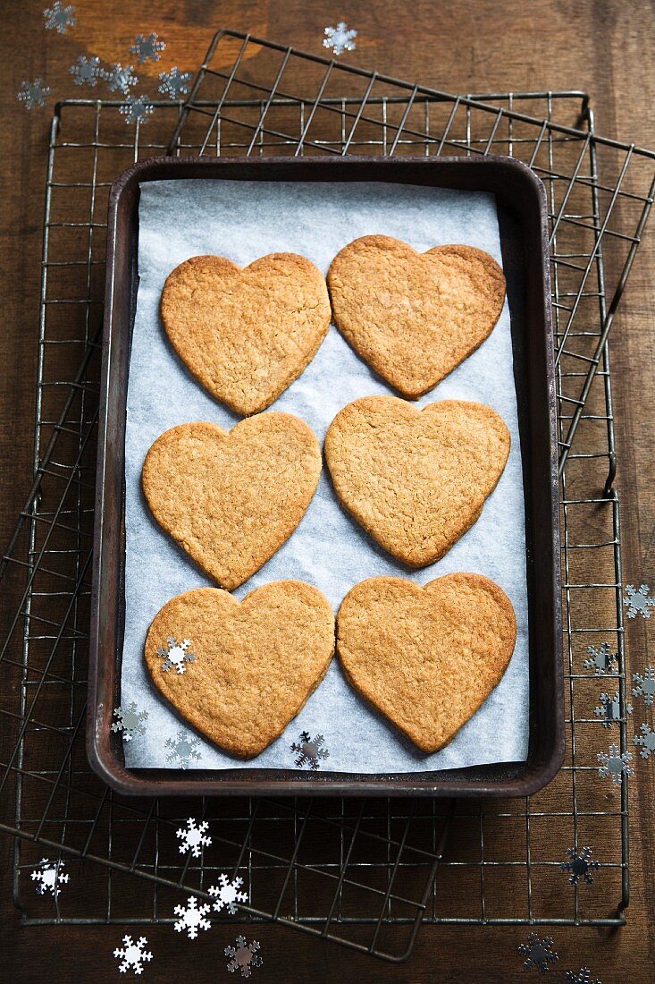 Heart-shaped cinnamon biscuits on a baking tray