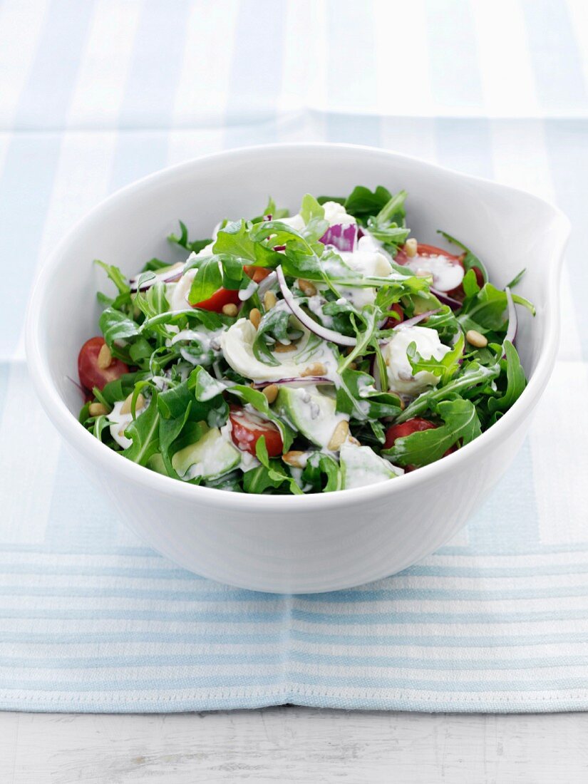 Rucola-Avocado-Salat mit Joghurtdressing