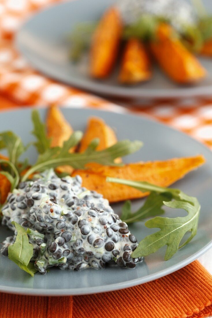 Lentil salad with sweet potatoes and rocket