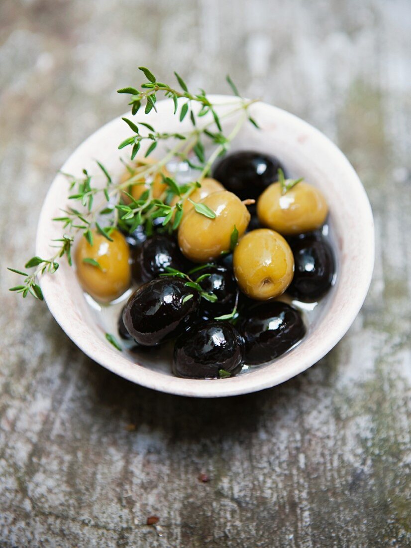 Olives with thyme