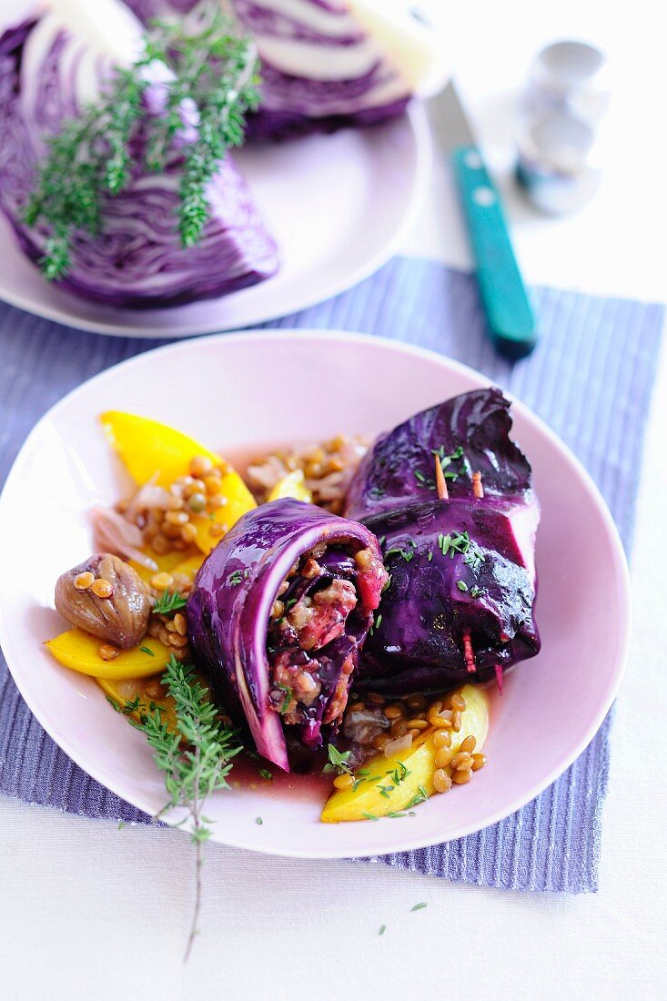 Red cabbage roulade with chestnuts and balsamic lentils