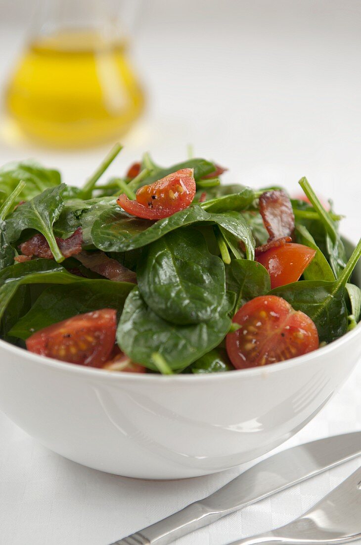 Spinach salad with cherry tomatoes