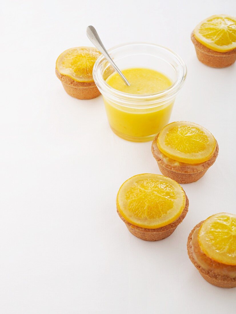 Cupcakes with oranges and orange curd