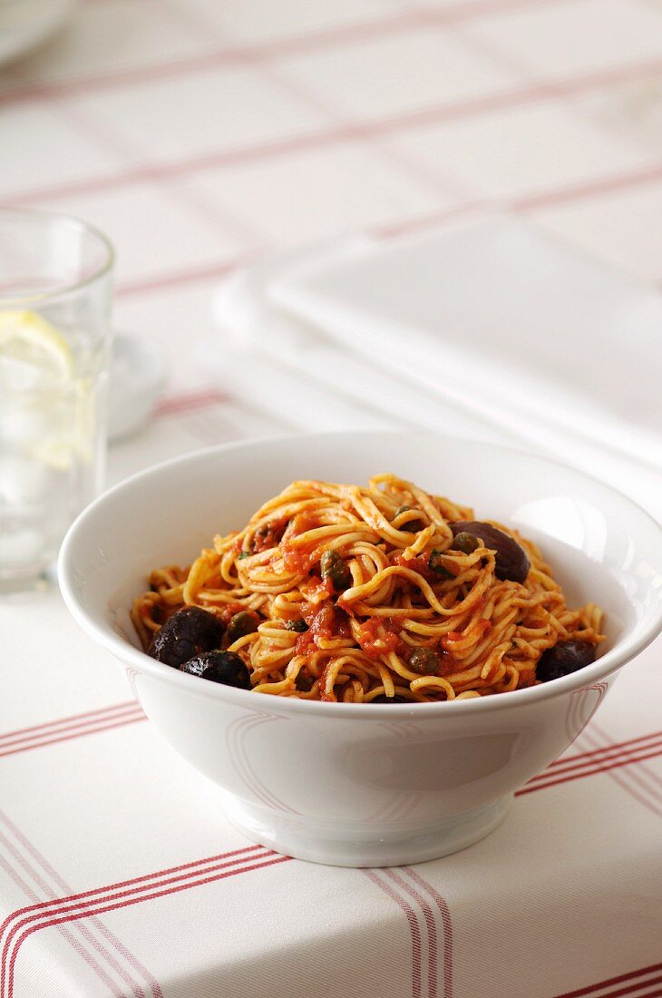 Spaghetti alla puttanesca (spaghetti with tomatoes, anchovies and olives)