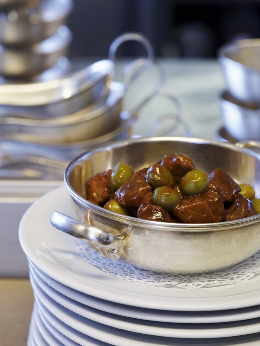 Lamb ragout with olives