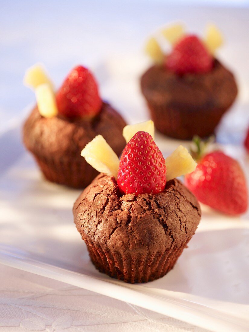 Chocolate muffins with strawberries