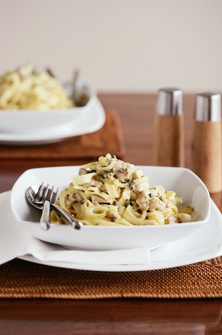 Linguine with chicken and capers