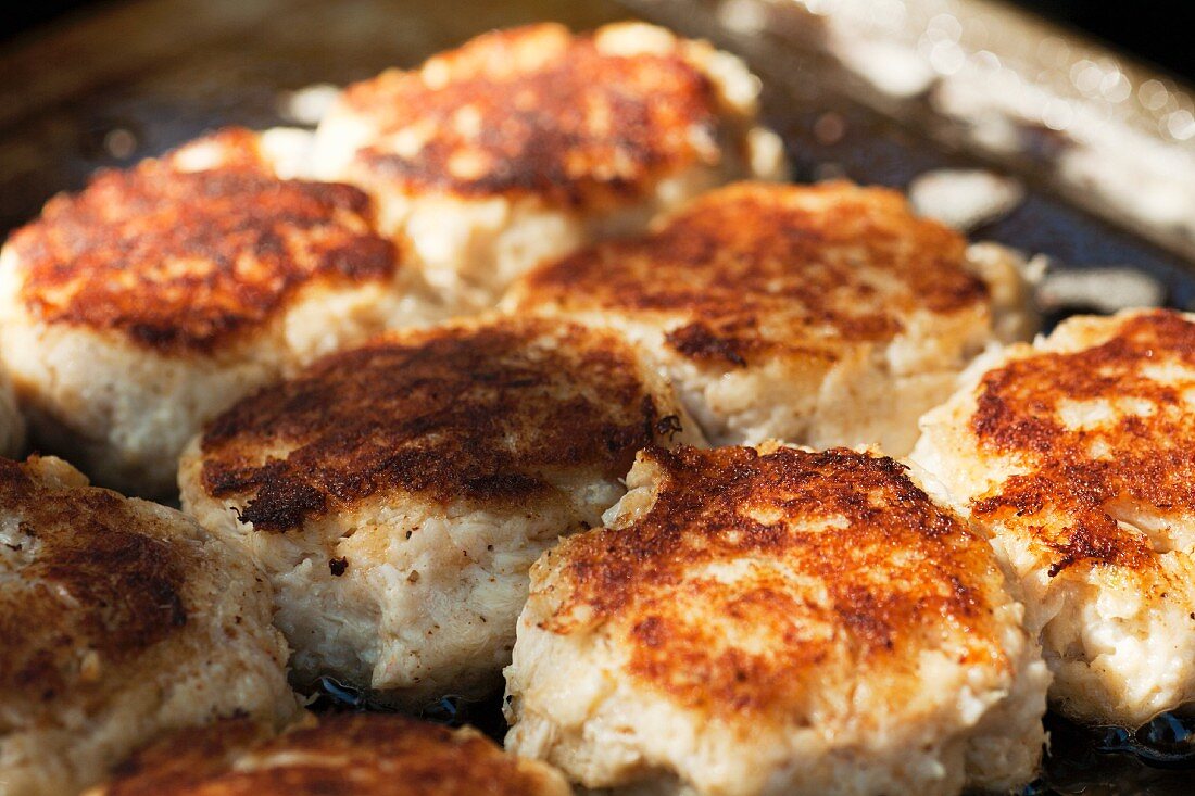 Crabcakes auf dem Grill (Cape May, New Jersey, USA)