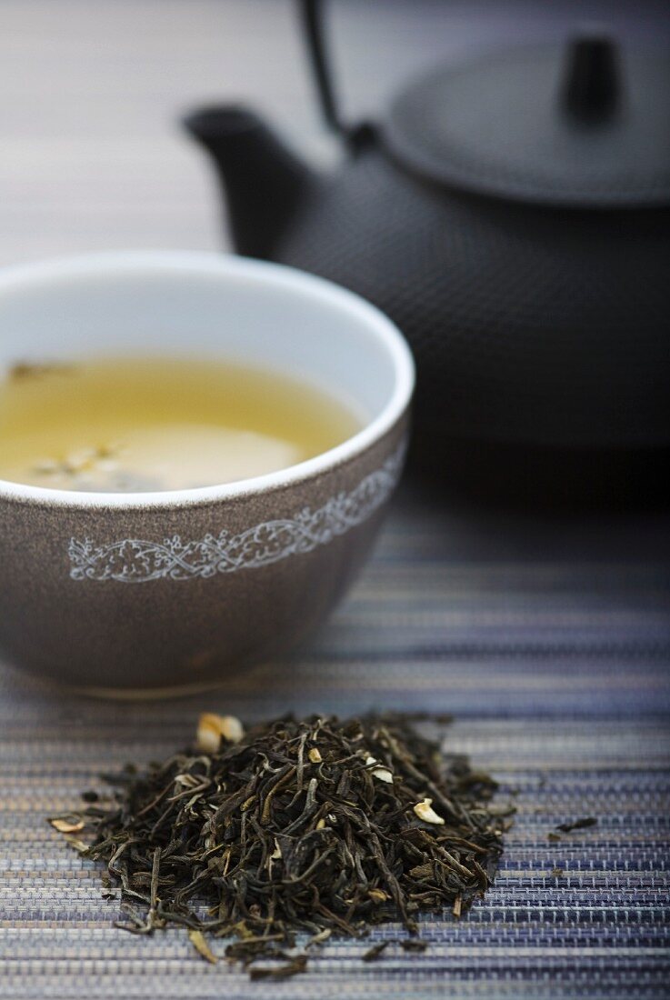 Jasmine tea and a Japanese teapot