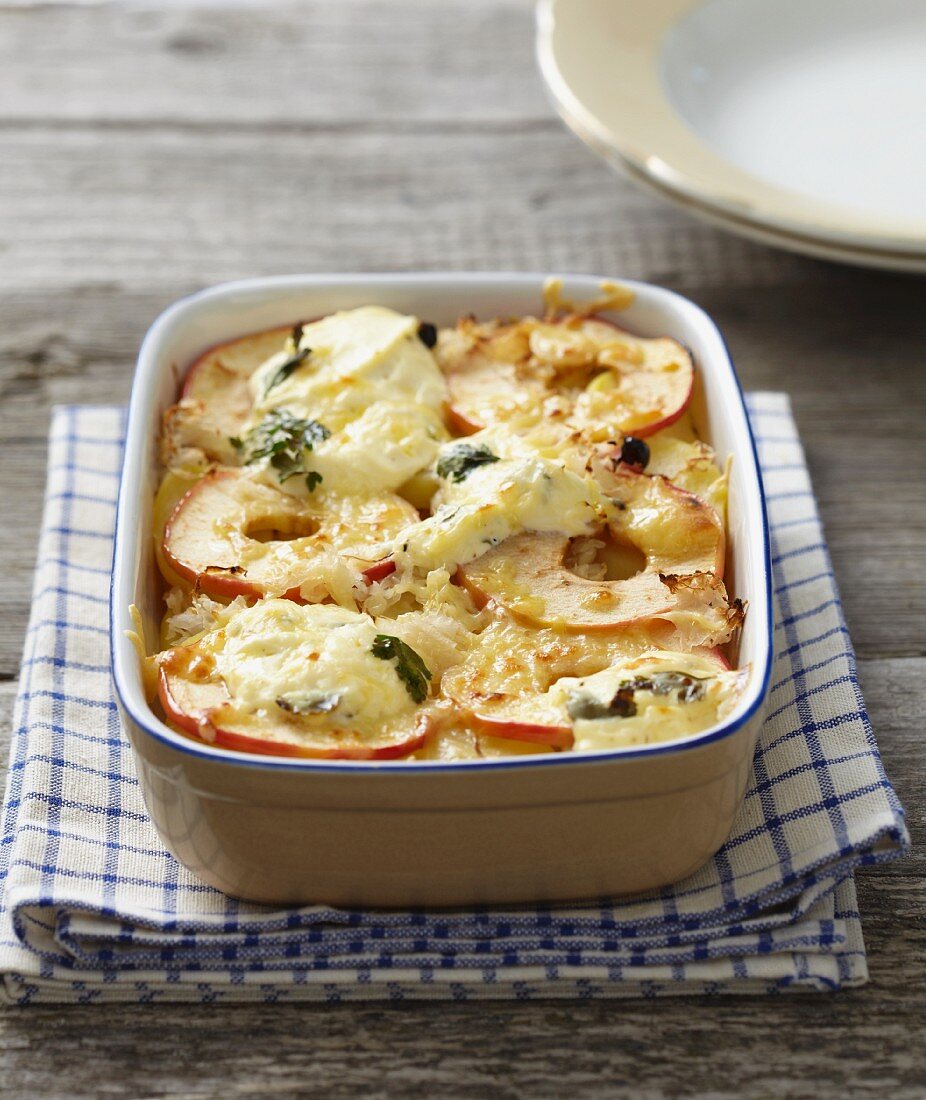 Sauerkraut bake with apple rings