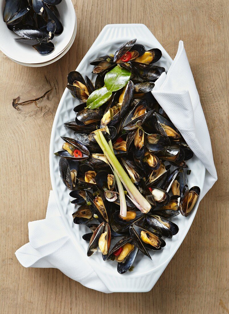 Steamed mussels with chilli and lemongrass (Thailand)