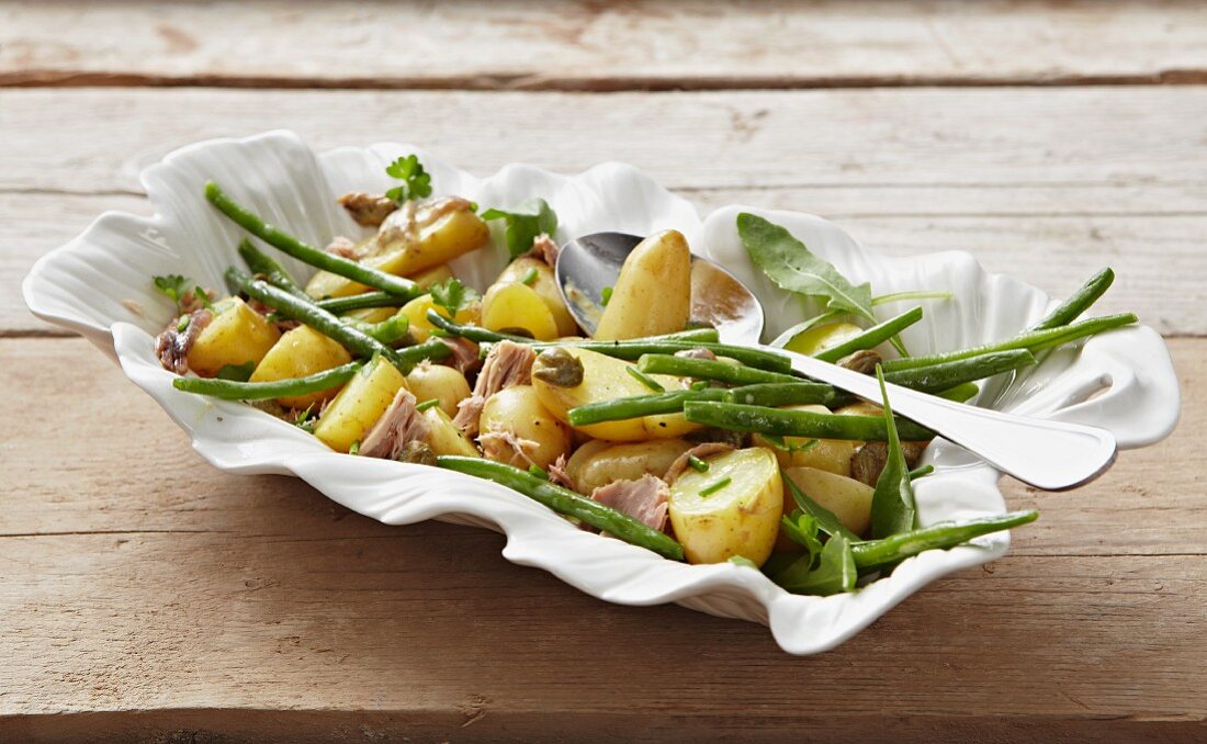 Kartoffelsalat mit Thunfisch und grünen Bohnen