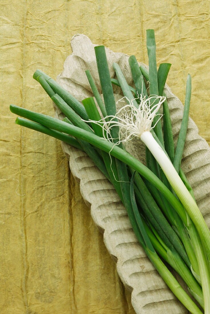 Spring onions in a wooden bowl