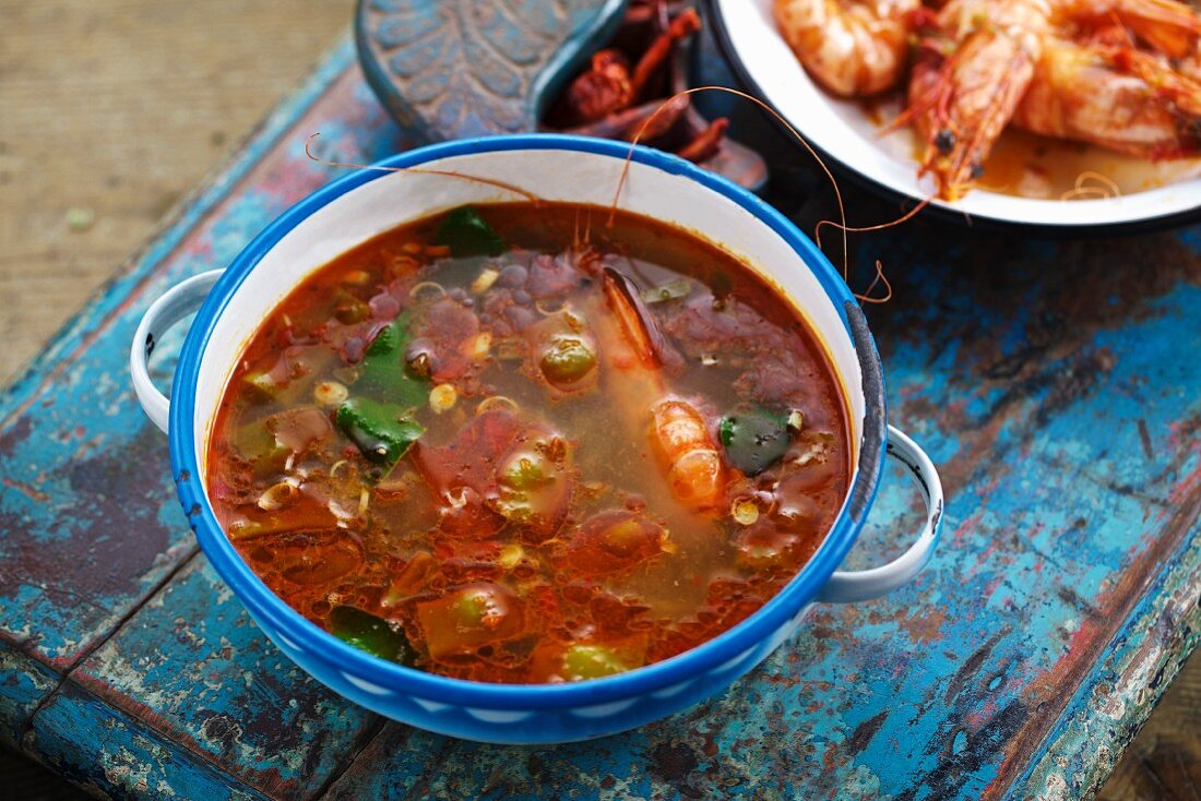 Tom yang gung (spicy soup with prawns, Thailand)