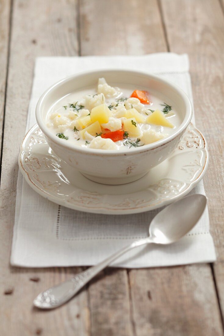 Blumenkohl-Sahne-Suppe mit Dill