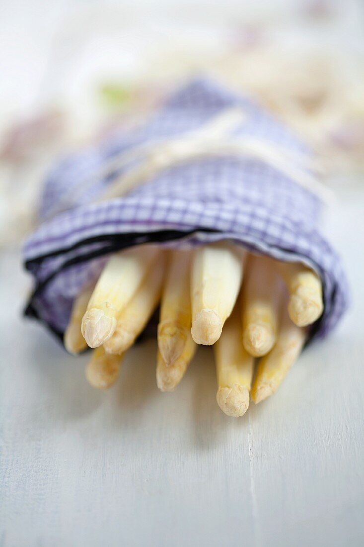 Peeled asparagus in a damp cloth