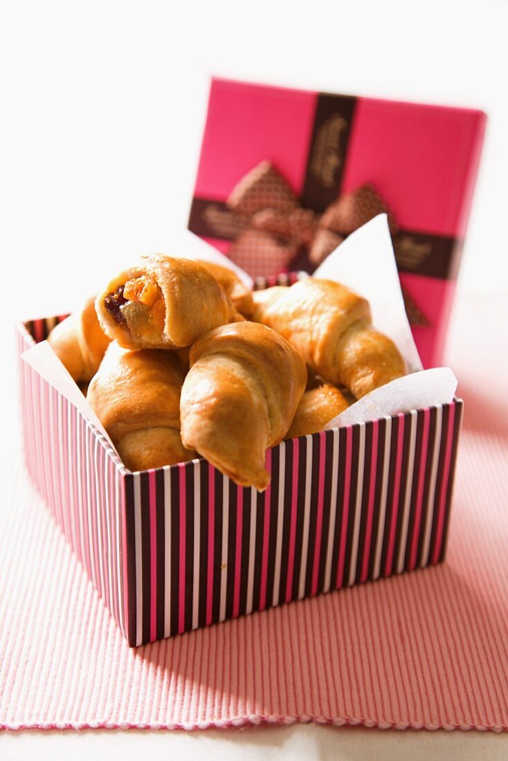 Minicroissants mit Trockenfruchtfüllung