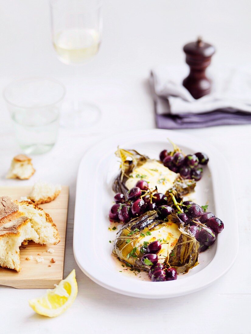 Stuffed vine leaves with mozzarella, sardines and grilled grapes