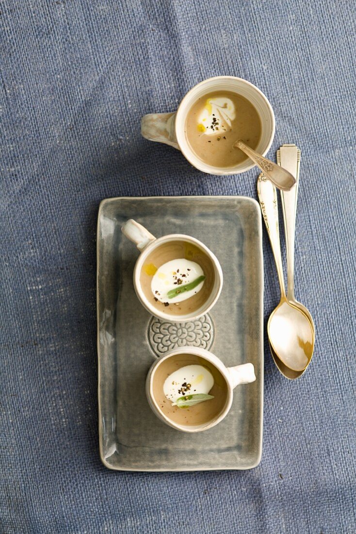 Cream of vegetable soup with chestnuts