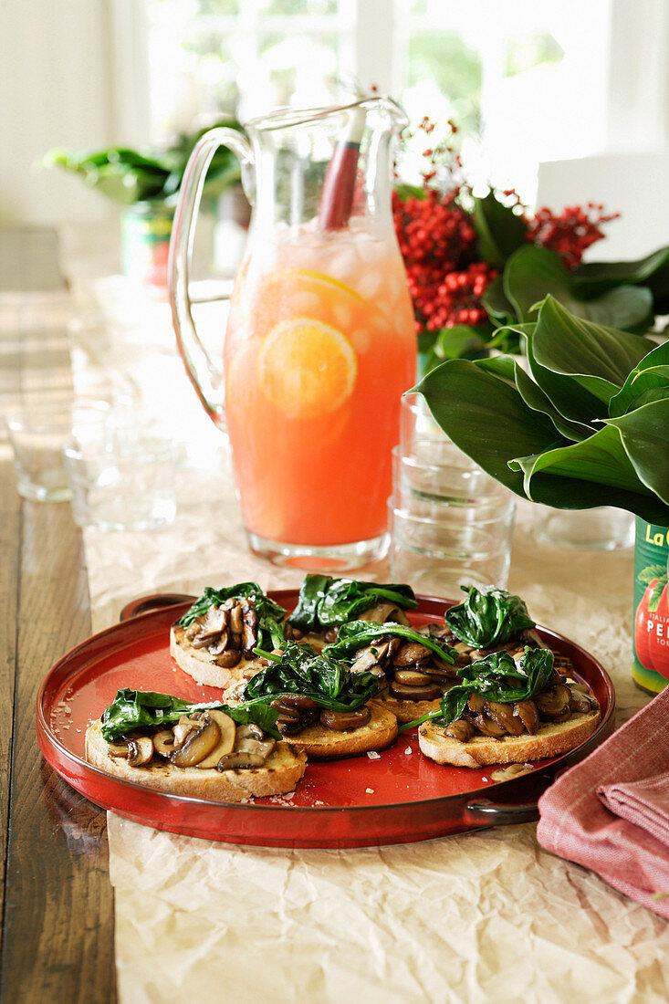 Crostini funghi e spinaci (Röstbrote mit Pilzen & Spinat)