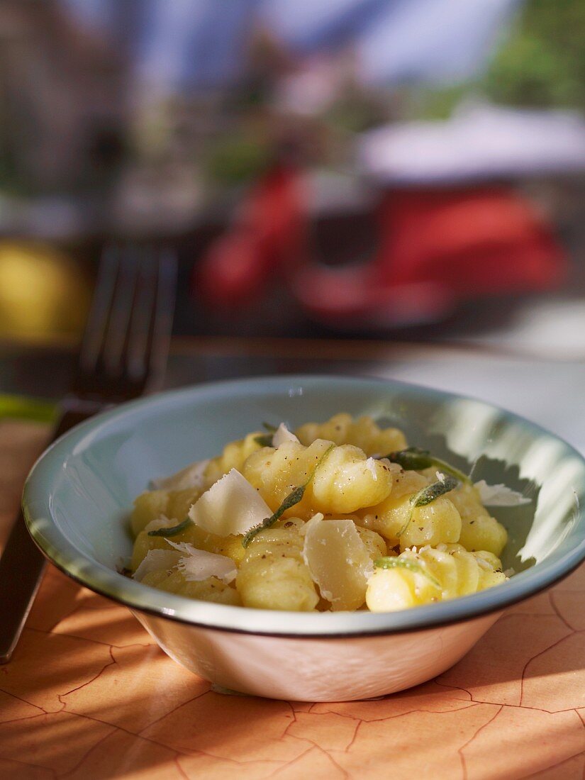 Gnocchi mit Salbei und Parmesan