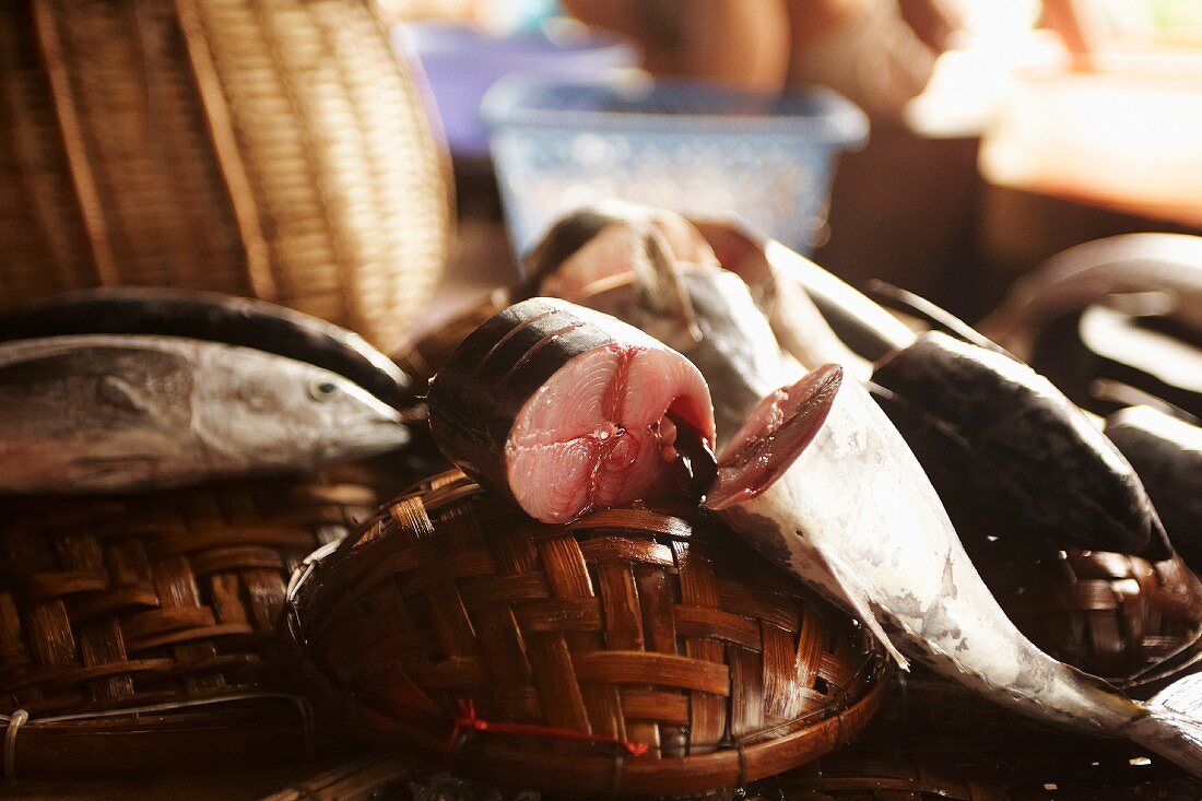 Aufgeschnittener Fisch auf einem Markt in Hue, Vietnam