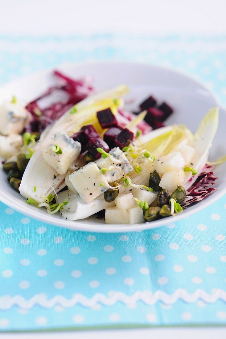 Birnensalat mit Chicorée und Blauschimmelkäse