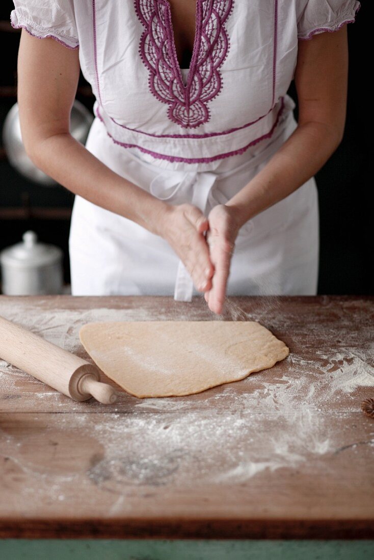 Sprinkling pasta dough with flour