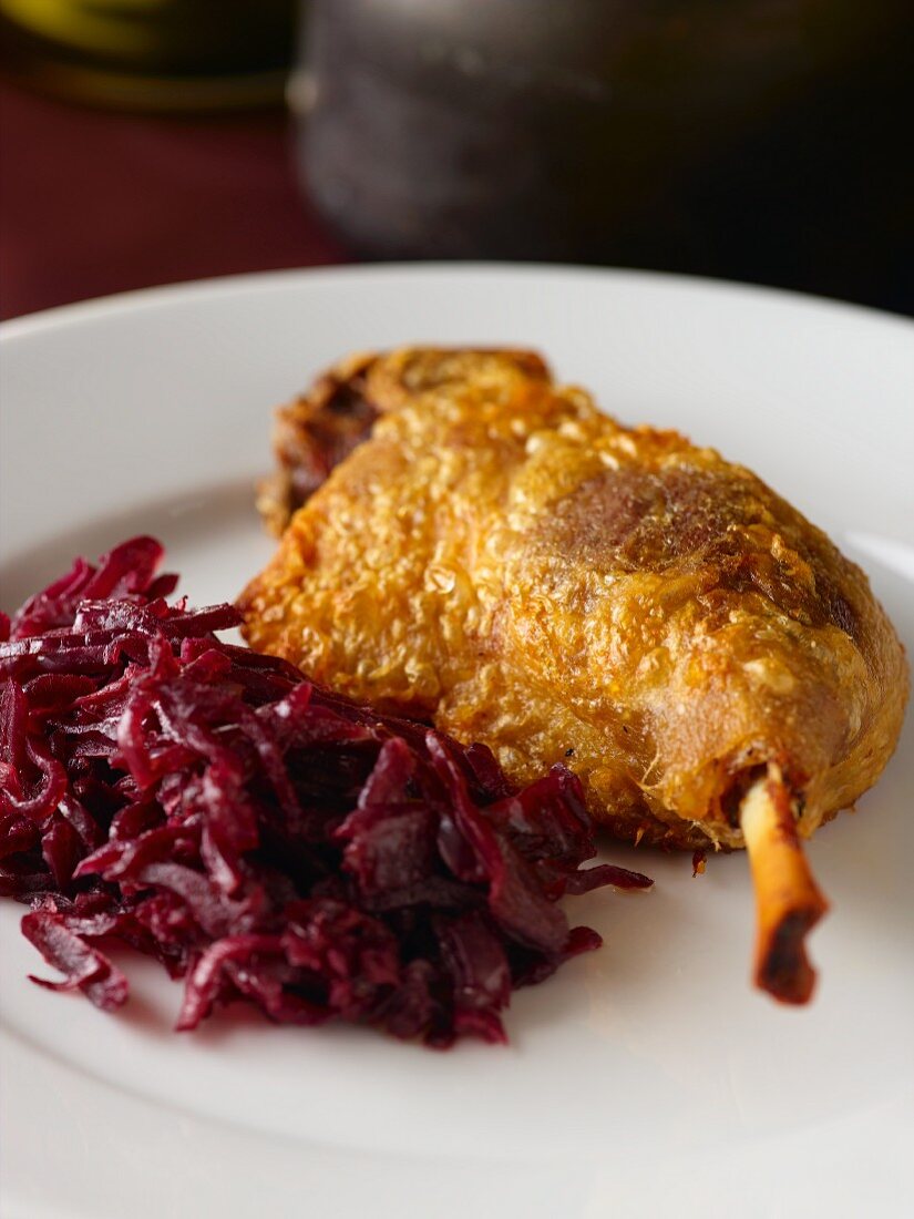 Goose leg with red cabbage