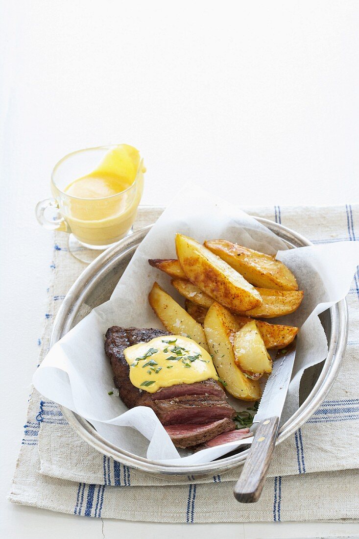 Beef fillet with Bearnaise sauce and potato wedges