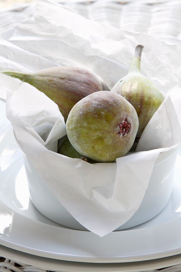 Fresh figs in a dish