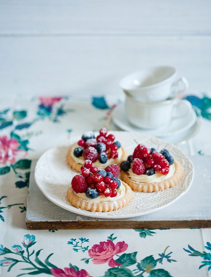 Beerentarteletts mit Vanillecreme