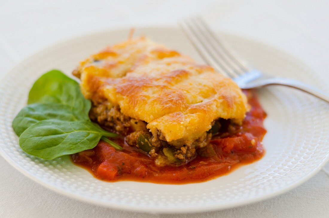 Minced meat and polenta bake with tomato sauce (Dominican Republic)