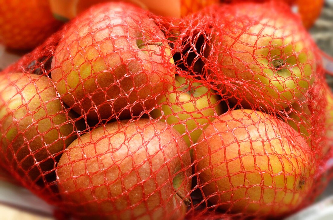 A net of fresh apples