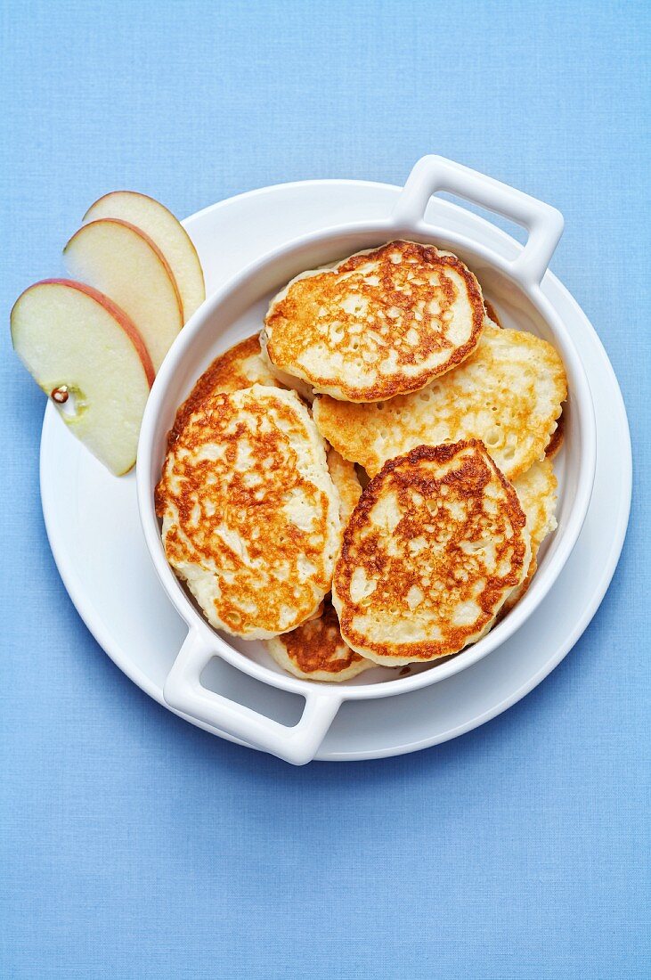 Sweet apple pancakes from Russia