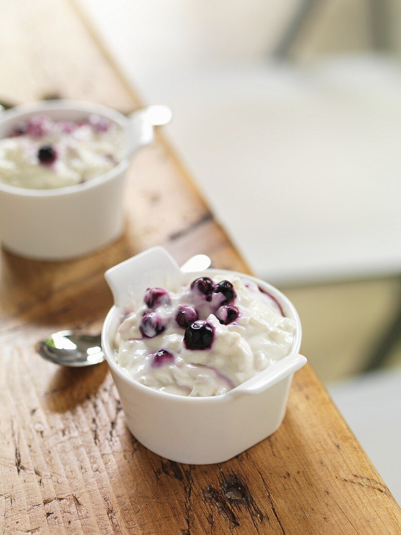Coconut rice pudding with berries