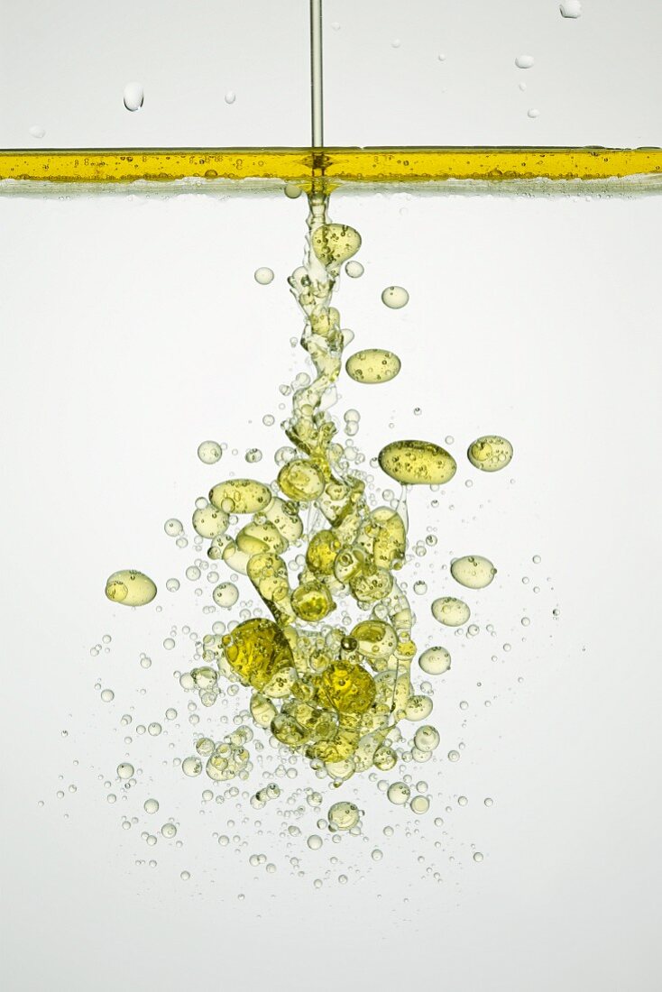 Olivenöl im Wasser