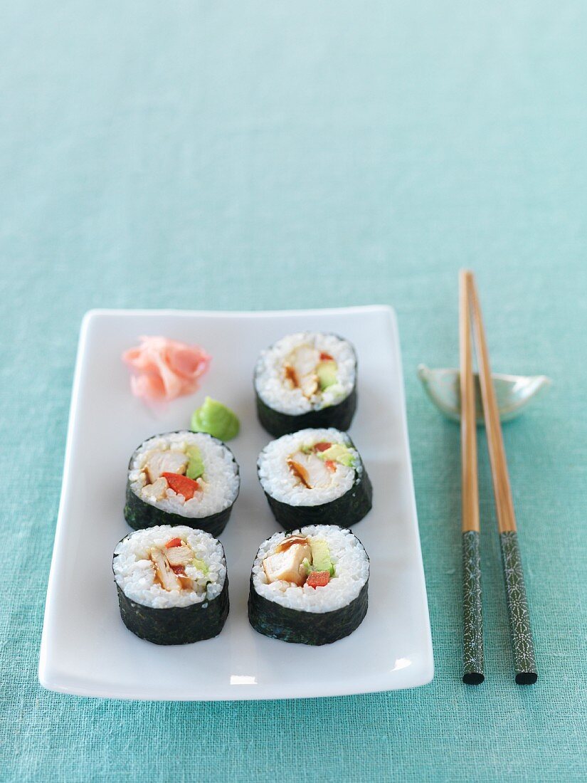 Maki mit Teriyaki-Hähnchen – Bilder kaufen – 11073811 StockFood