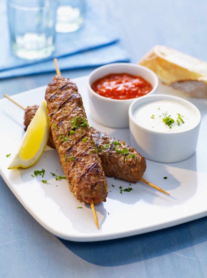 Cevapcici mit Dips