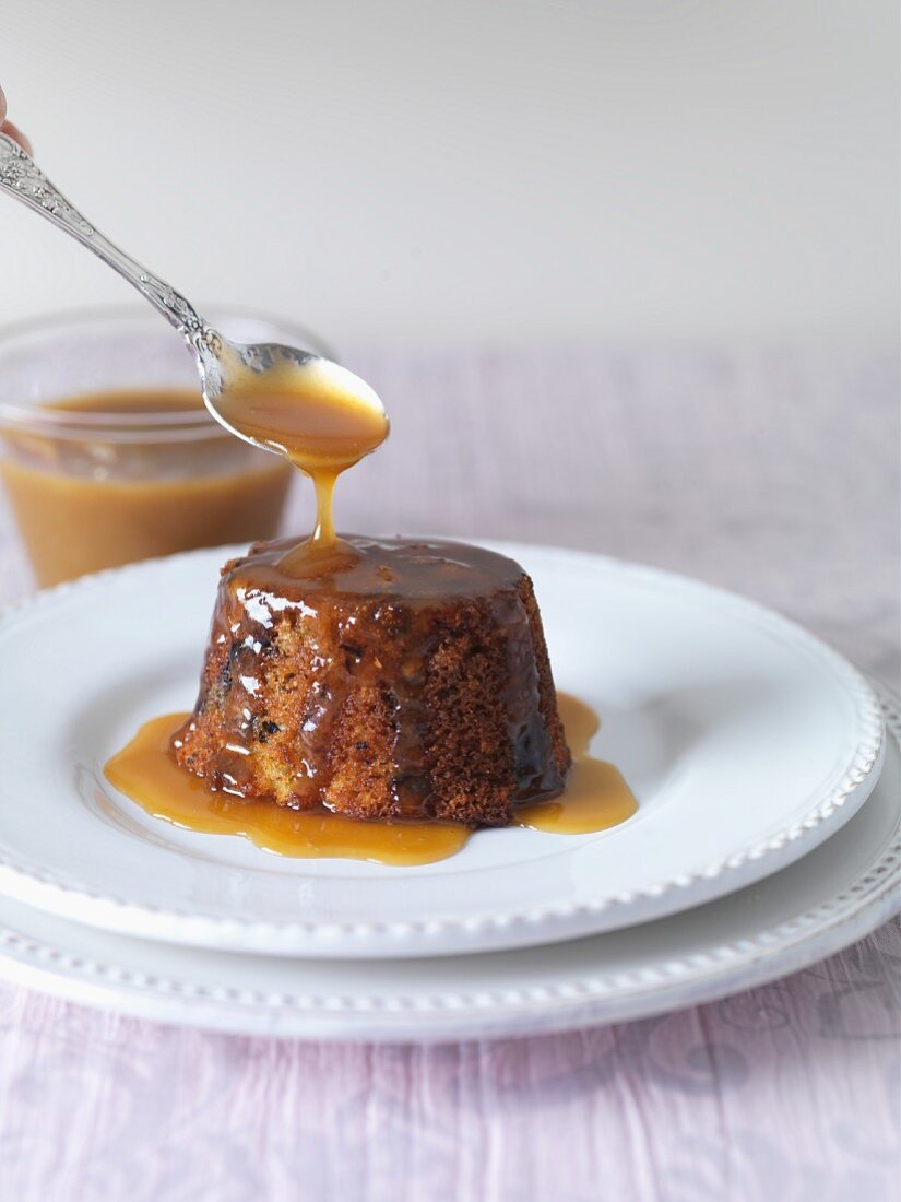 Date Pudding (Dattelkuchen, Australien) mit Karamellsauce