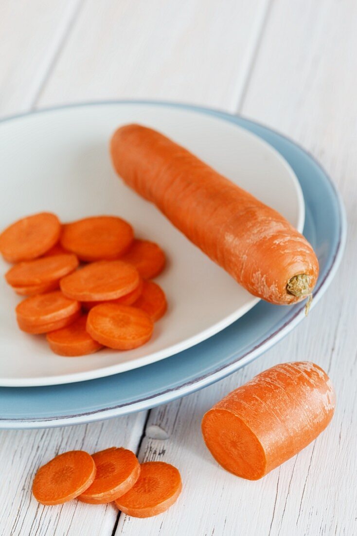 Fresh carrots, whole and sliced