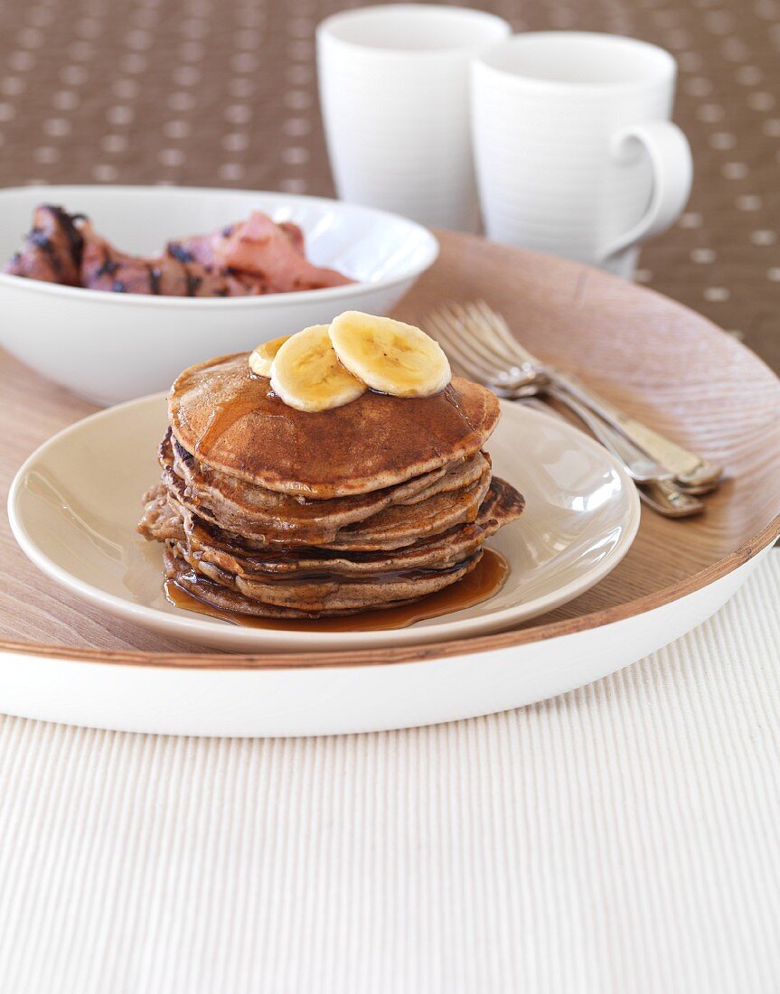 Bananen-Kokos-Pancakes mit Bacon