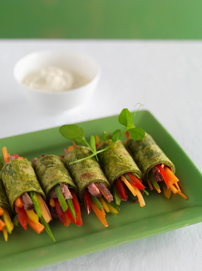 Mange tout wraps filled with beef and vegetables