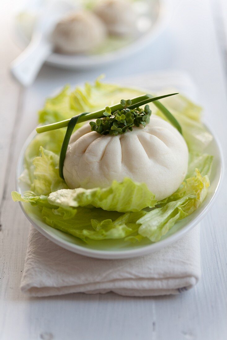 Yeast dumpling filled with vegetables