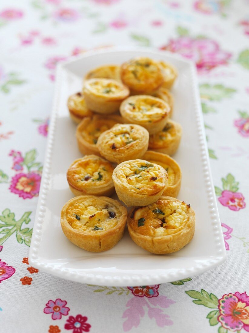 Mini tartlets with caramelised onions and feta cheese