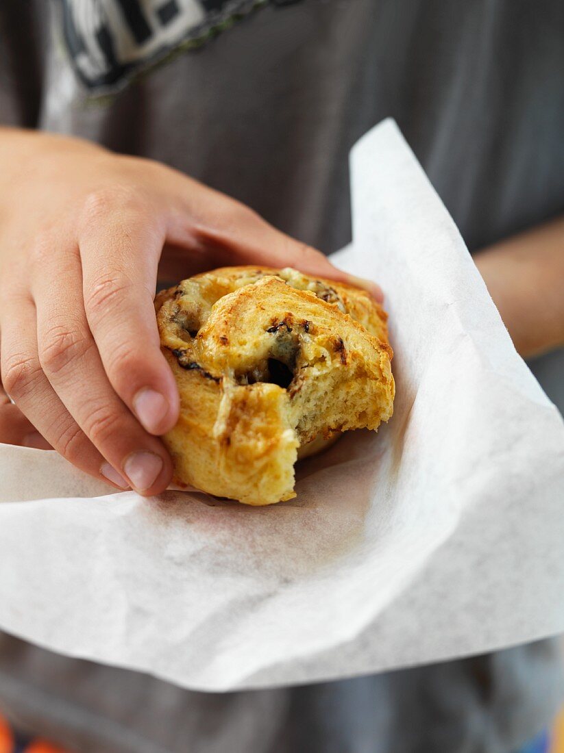 Hefeschnecken mit Käse & Vegemite