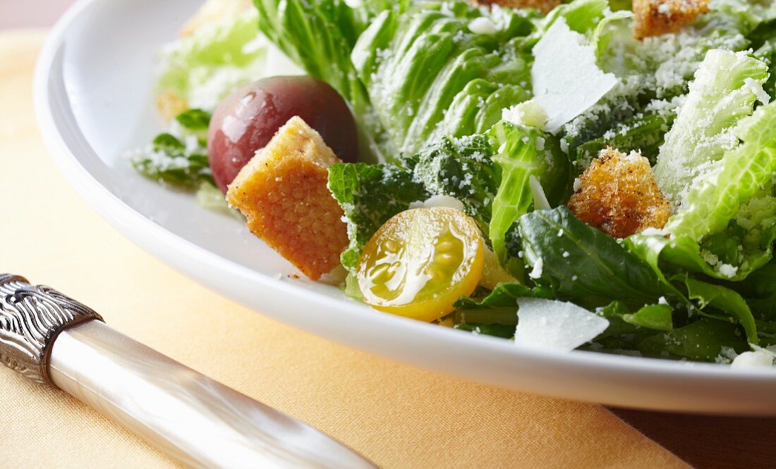 Romaine Lettuce Salad with Tomatoes, Croutons and Cheese