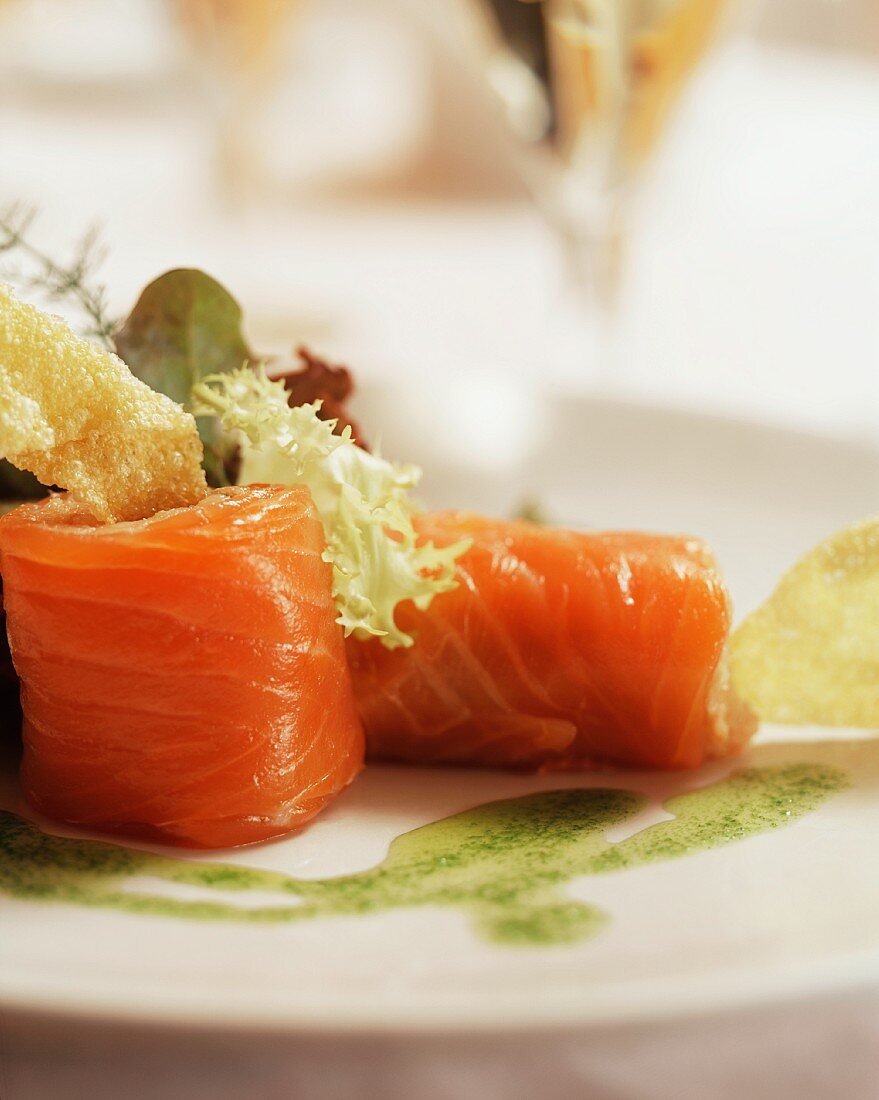 Salmon rolls with chips and mixed leaf salad