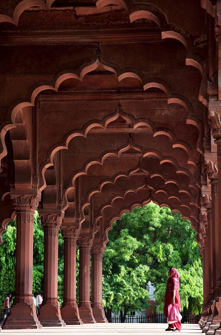 Gewölbte Arkaden in Delhi